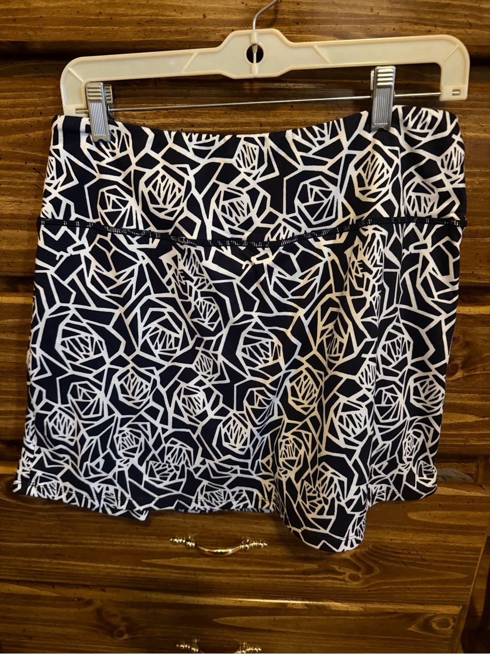 Women’s Black & White Floral Print golf skort
